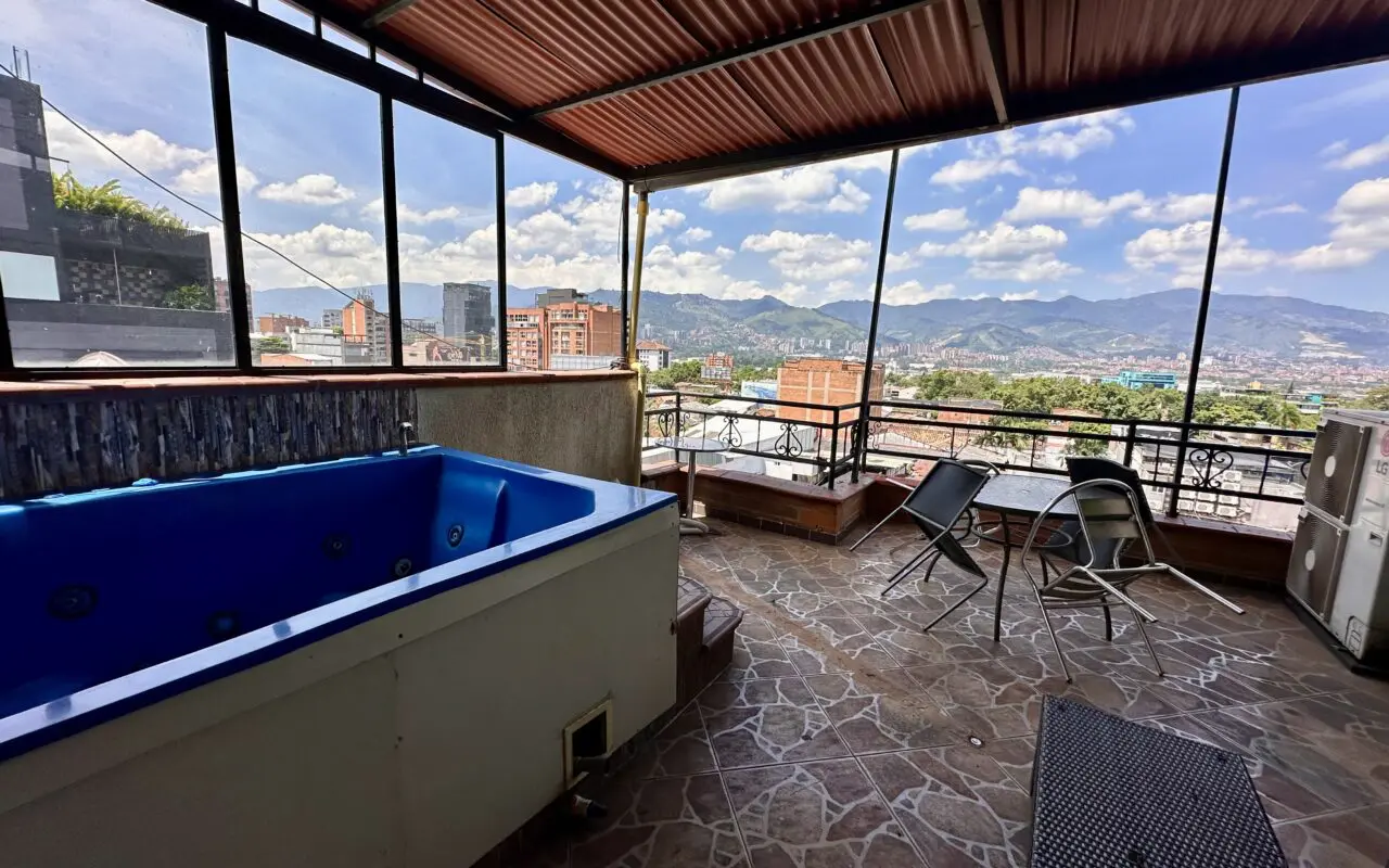 Building In Poblado For SALE - 18923