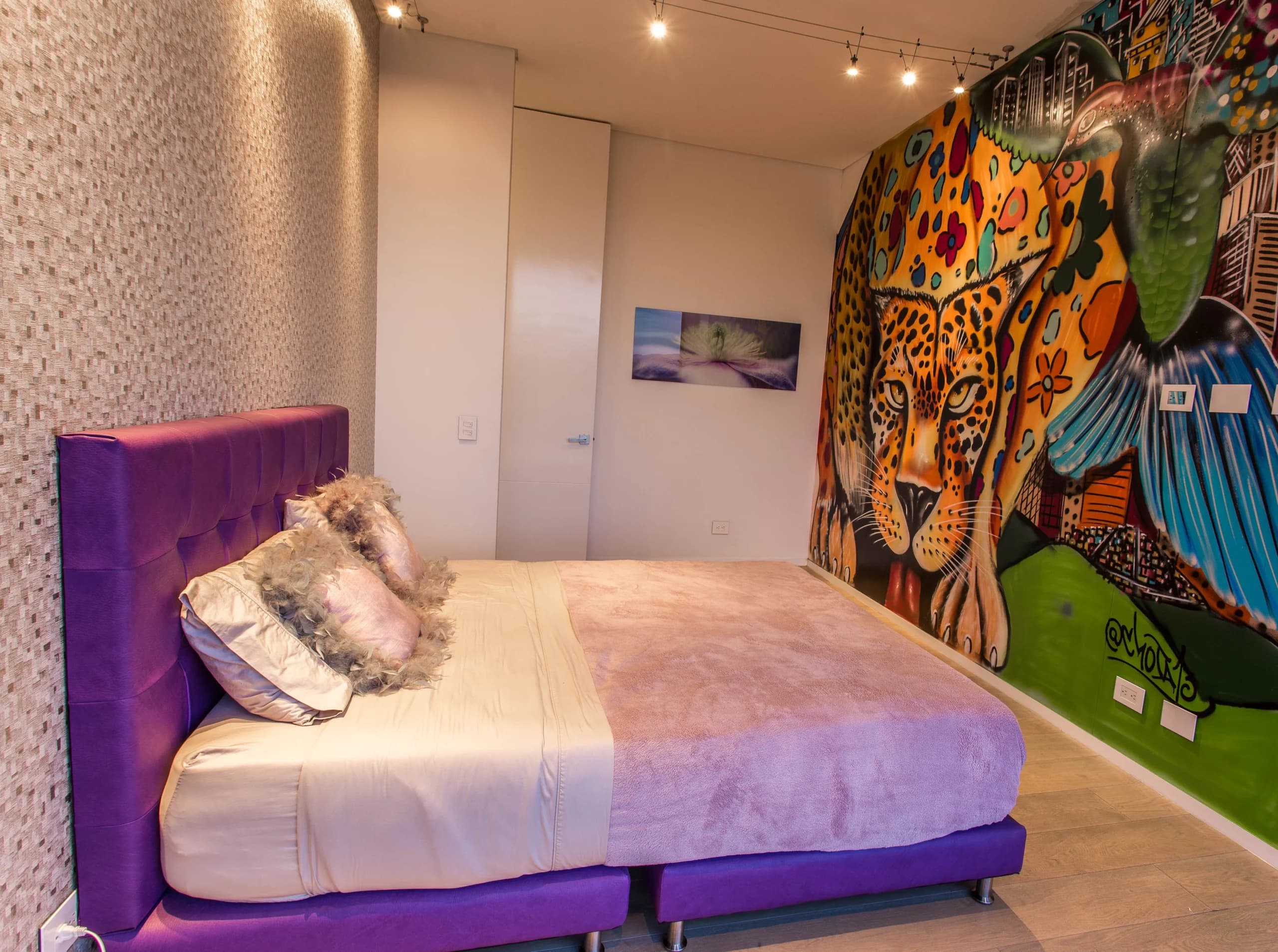 Penthouse with Infinity Pool and Private Jacuzzi with Stunning City Views and Modern Style for Sale – 20803 3
