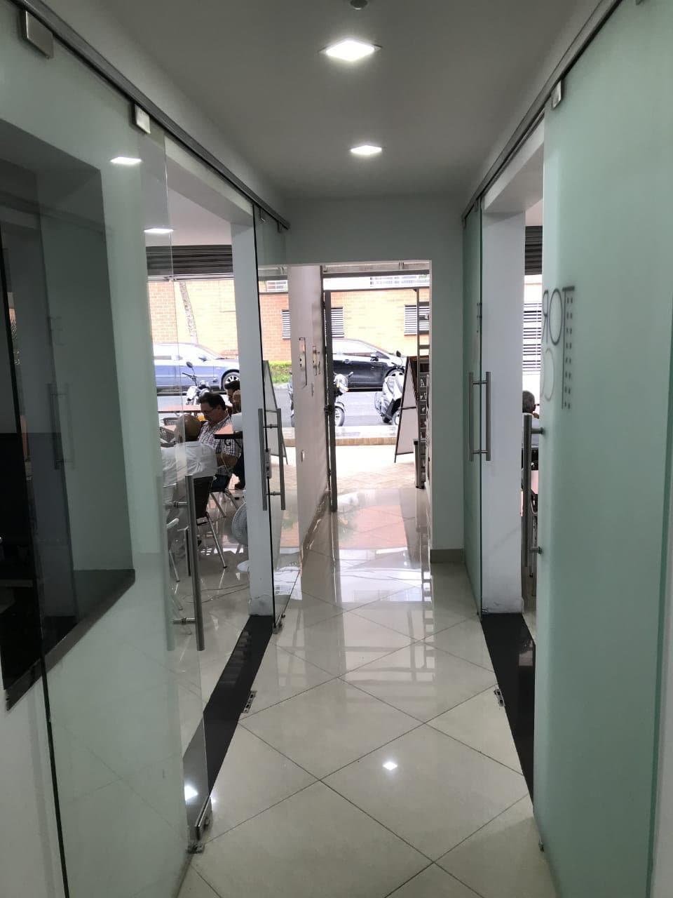 Complete Building in Laureles! Mixed Use 15 Units plus 2 commercial spaces.