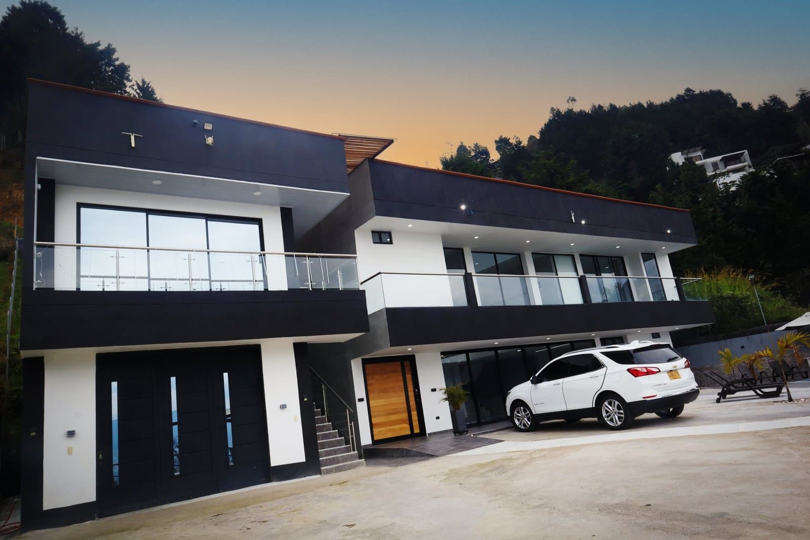 New 4-Bedroom Luxury Estate in Vereda El Jardín | Pool and City Views