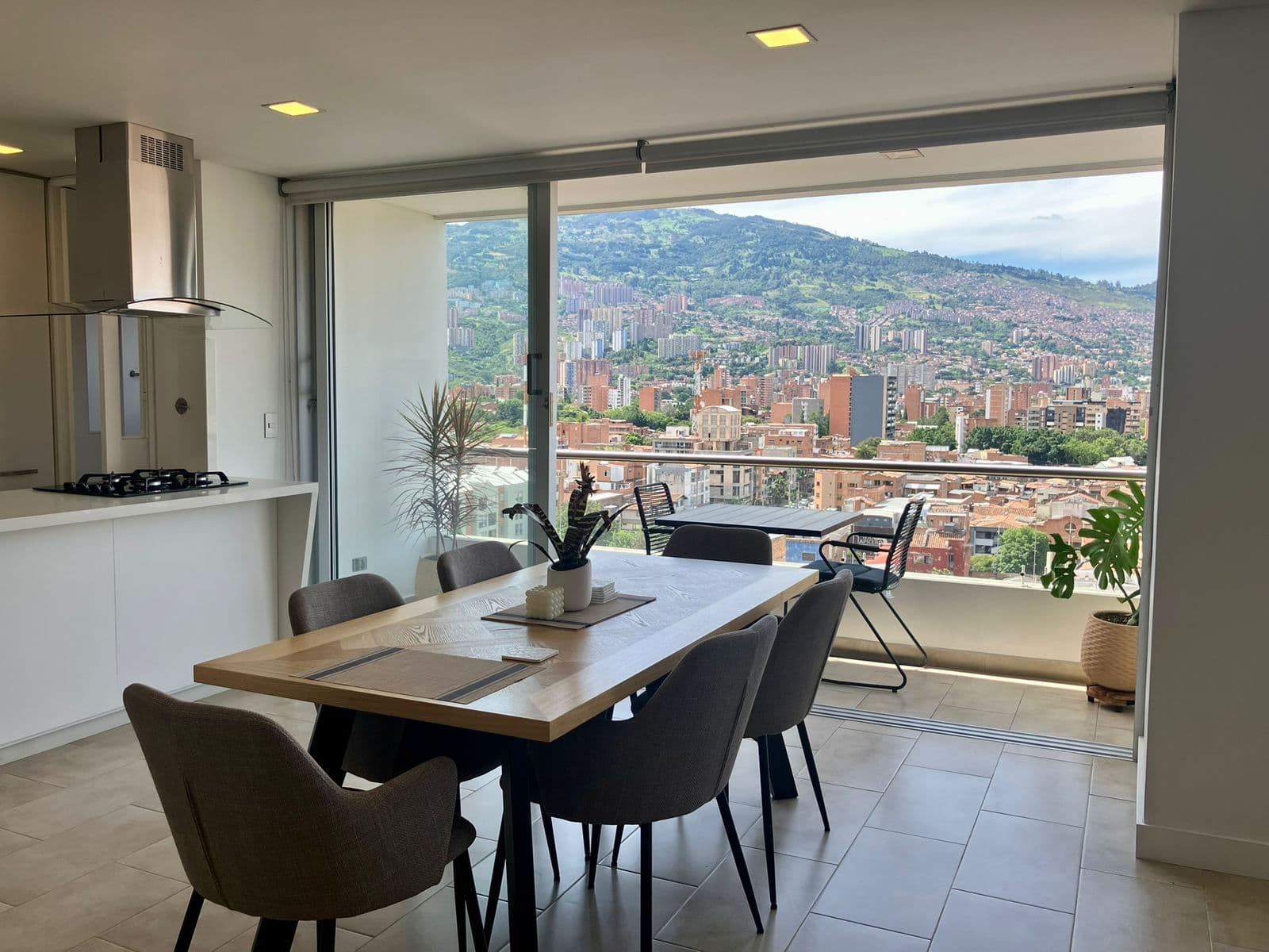 For Sale – 11th-floor apartment with 2 balconies in Laureles - 19010