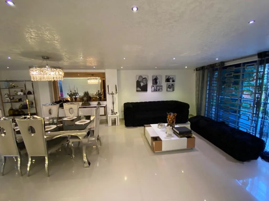 4 Level House - Laureles Santa Teresita -15305