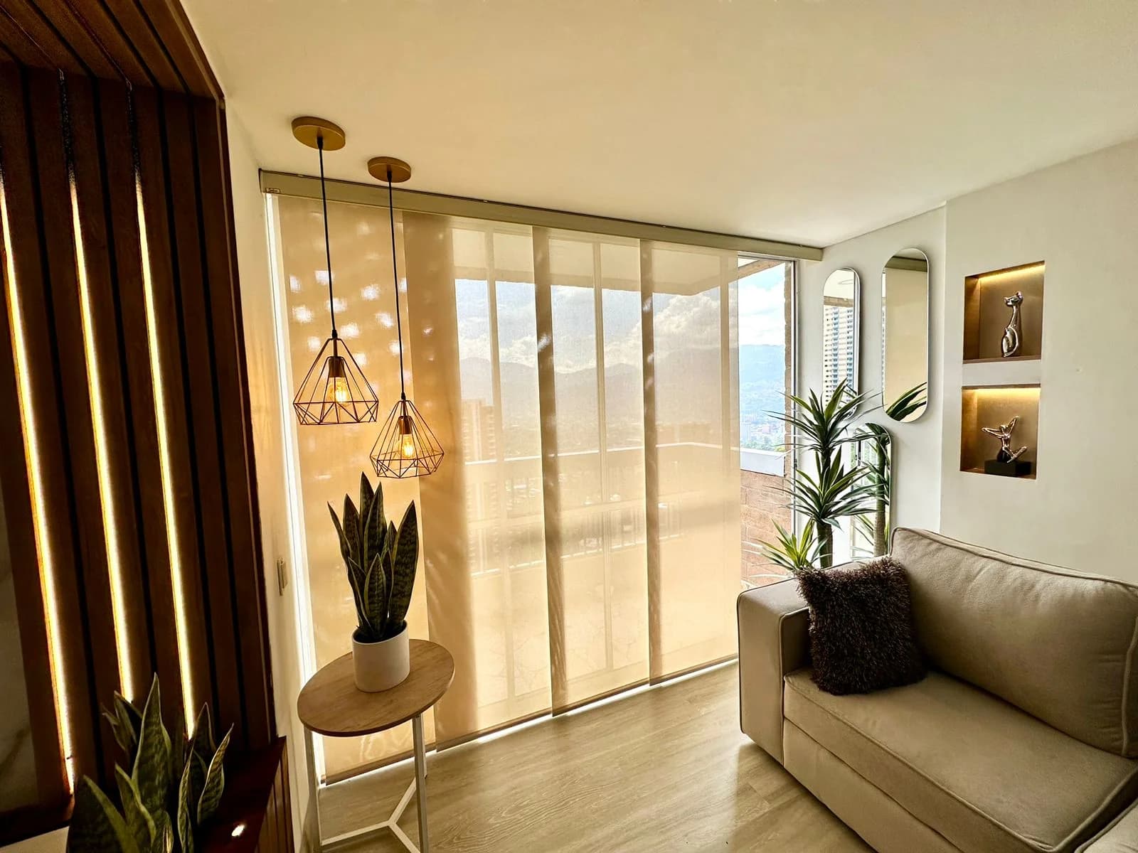 Apartment with Panoramic City Views in Loma del Indio 18011