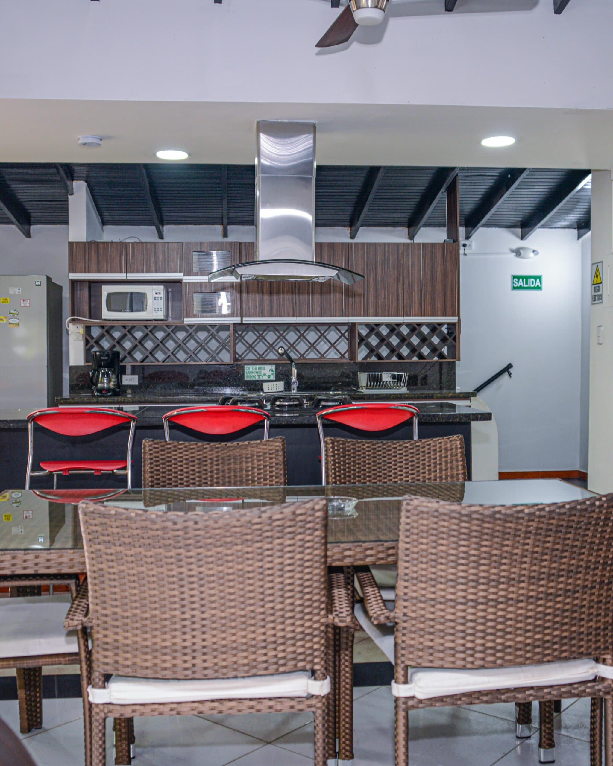 6 Bedroom House in Manila Poblado - 19034