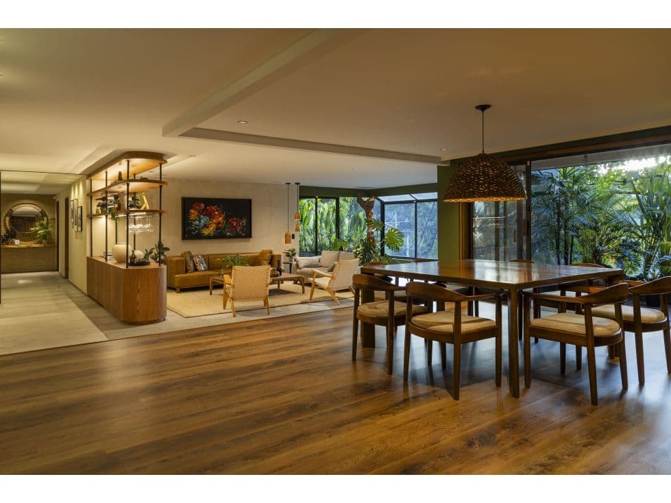 EXCLUSIVE SALE OF LARGE FULLY REMODELED APARTMENT - EL POBLADO