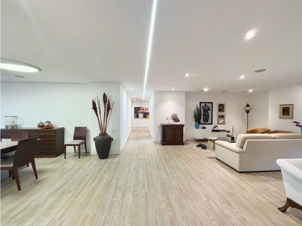 FOR SALE: BEAUTIFUL APARTMENT IN EXCLUSIVE LAS SANTAS UNIT - POBLADO
