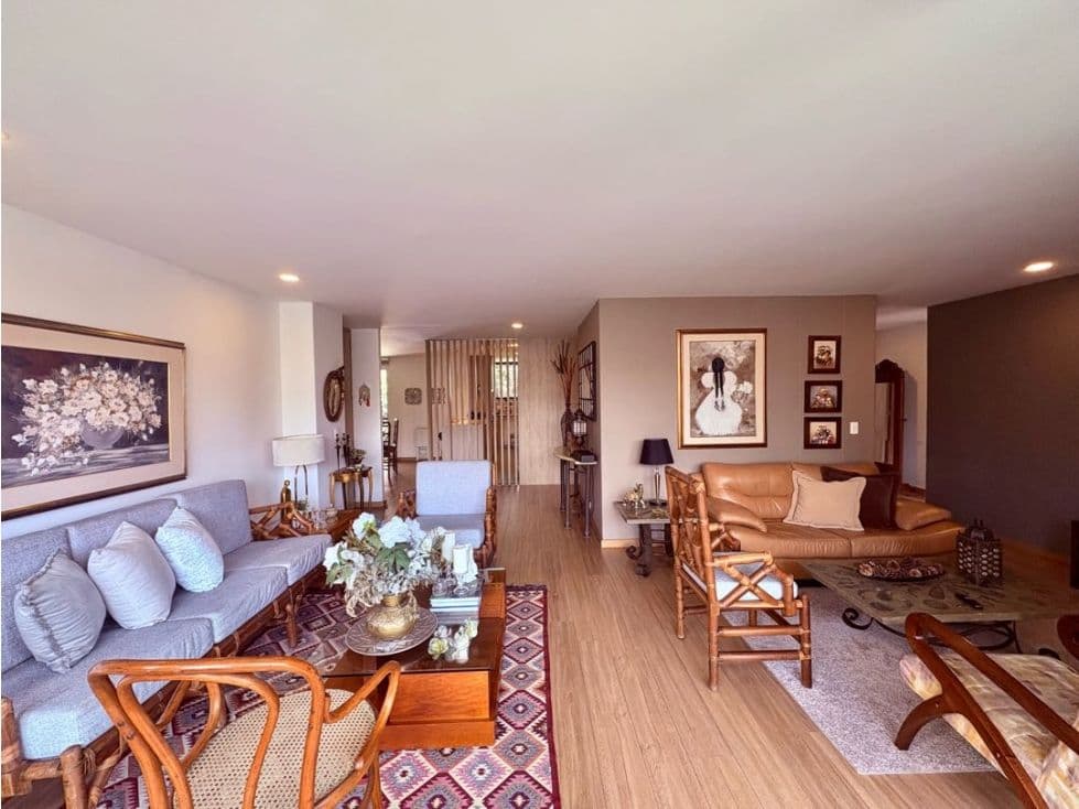 FOR SALE FULLY RENOVATED APT - LOMA LOS PARRA - EL POBLADO