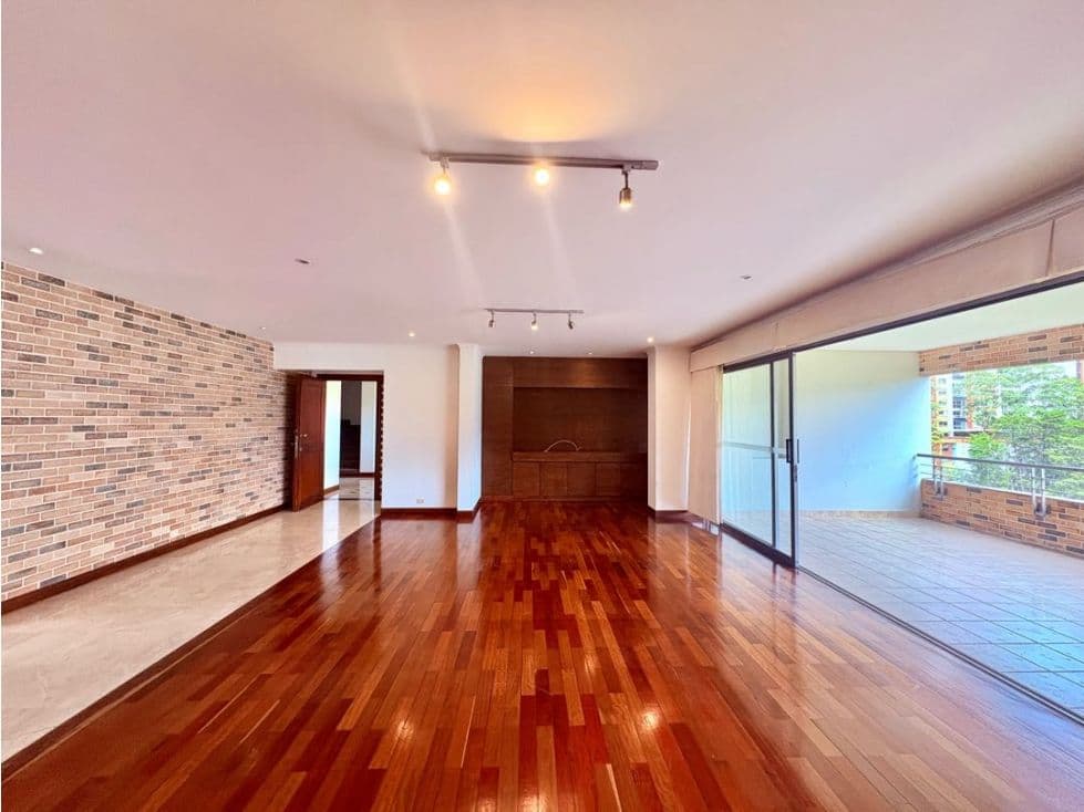 FOR SALE SPACIOUS APT TO RENOVATE, DOUBLE BALCONY AND 360 VIEW - POBLADO